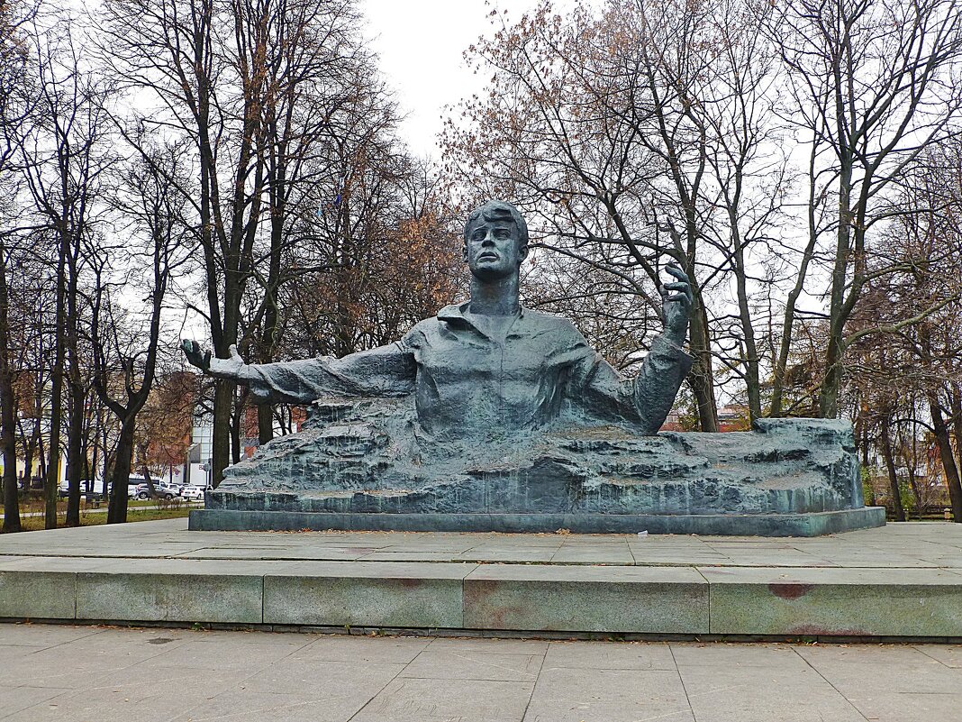 Памятник Сергею Есенину в Рязани - Лидия Бусурина