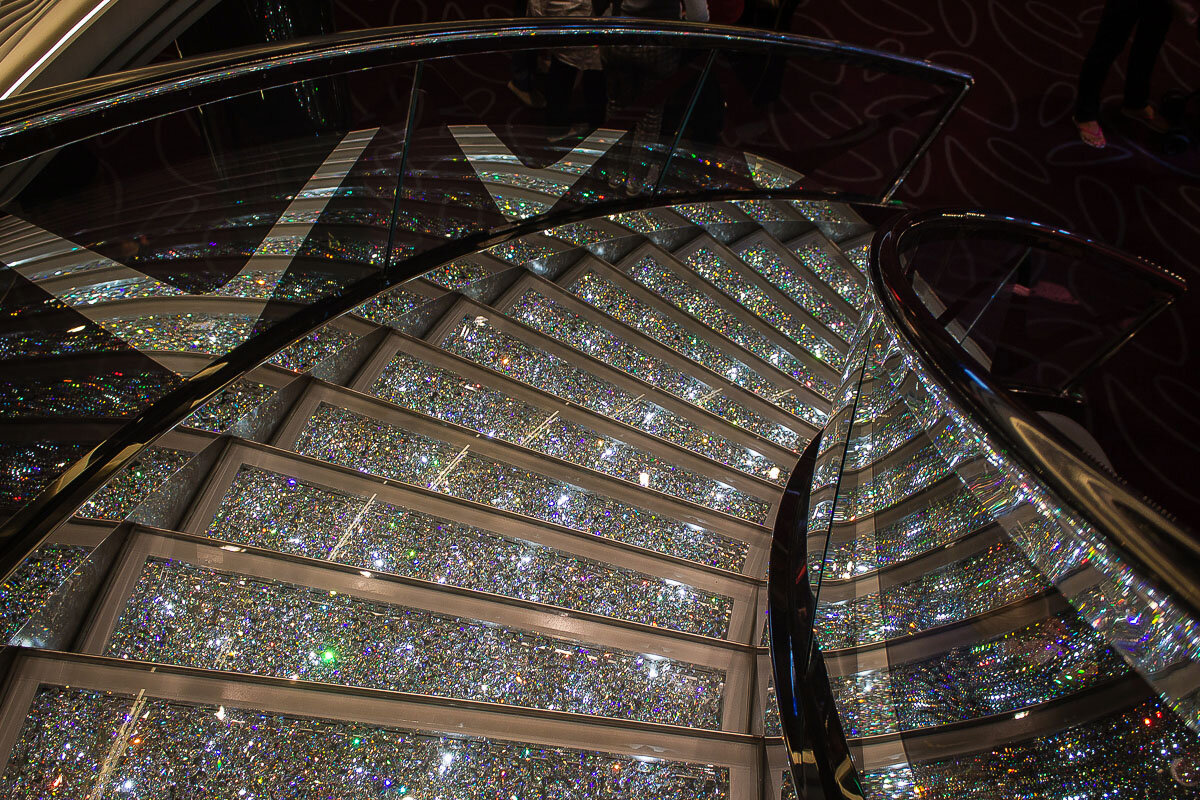 Фрагмент лестницы с кристаллами Swarovski. - Надежда 