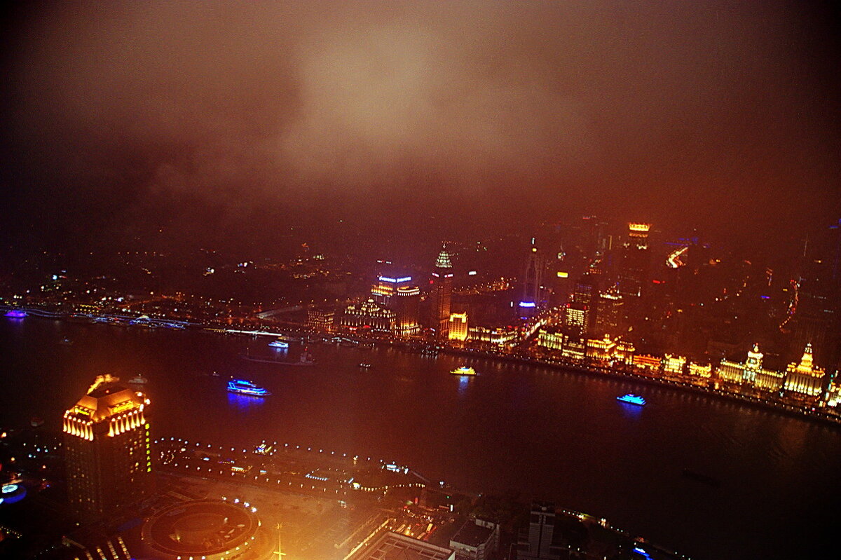 Вид на Шанхай из облаков - Александр Чеботарь