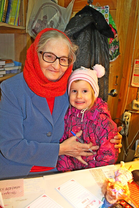 Бабушка и внучка... - Vladimir Semenchukov