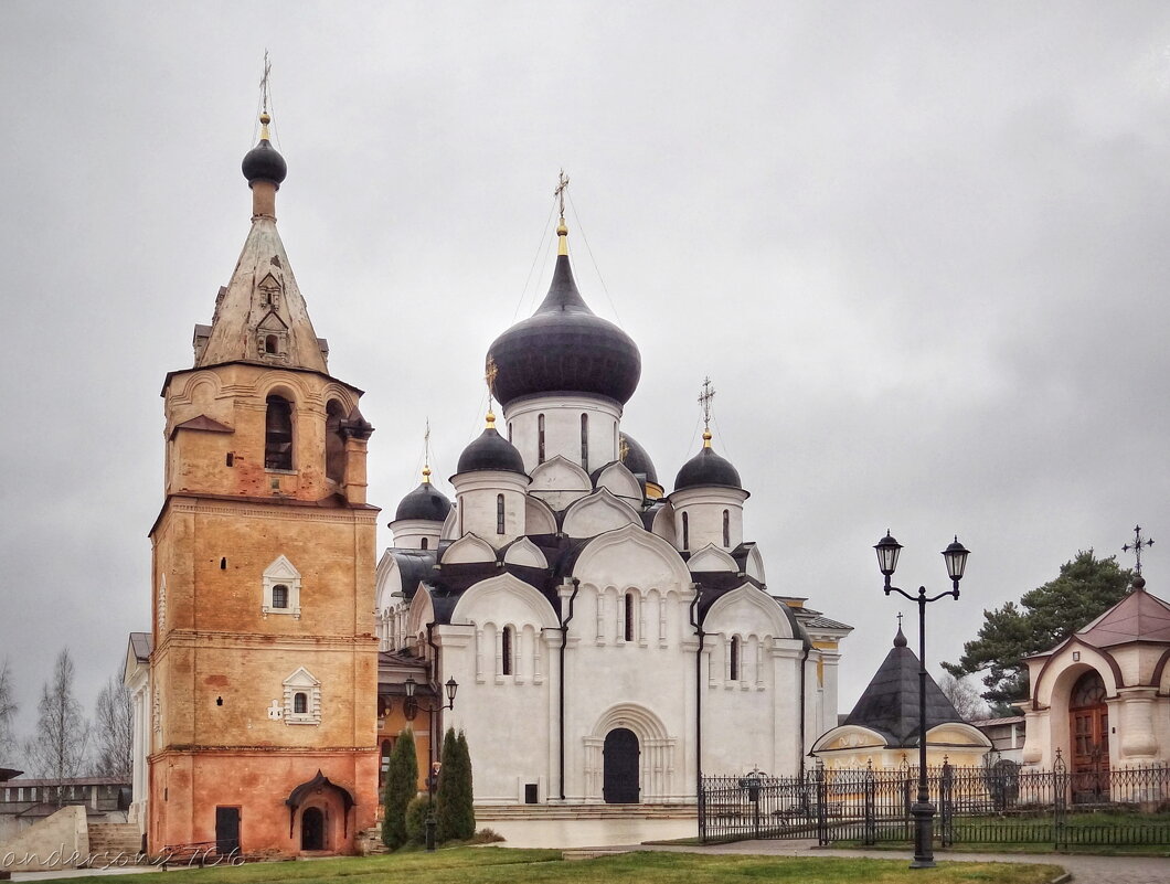 Старицкий Успенский монастырь Введенская Церковь