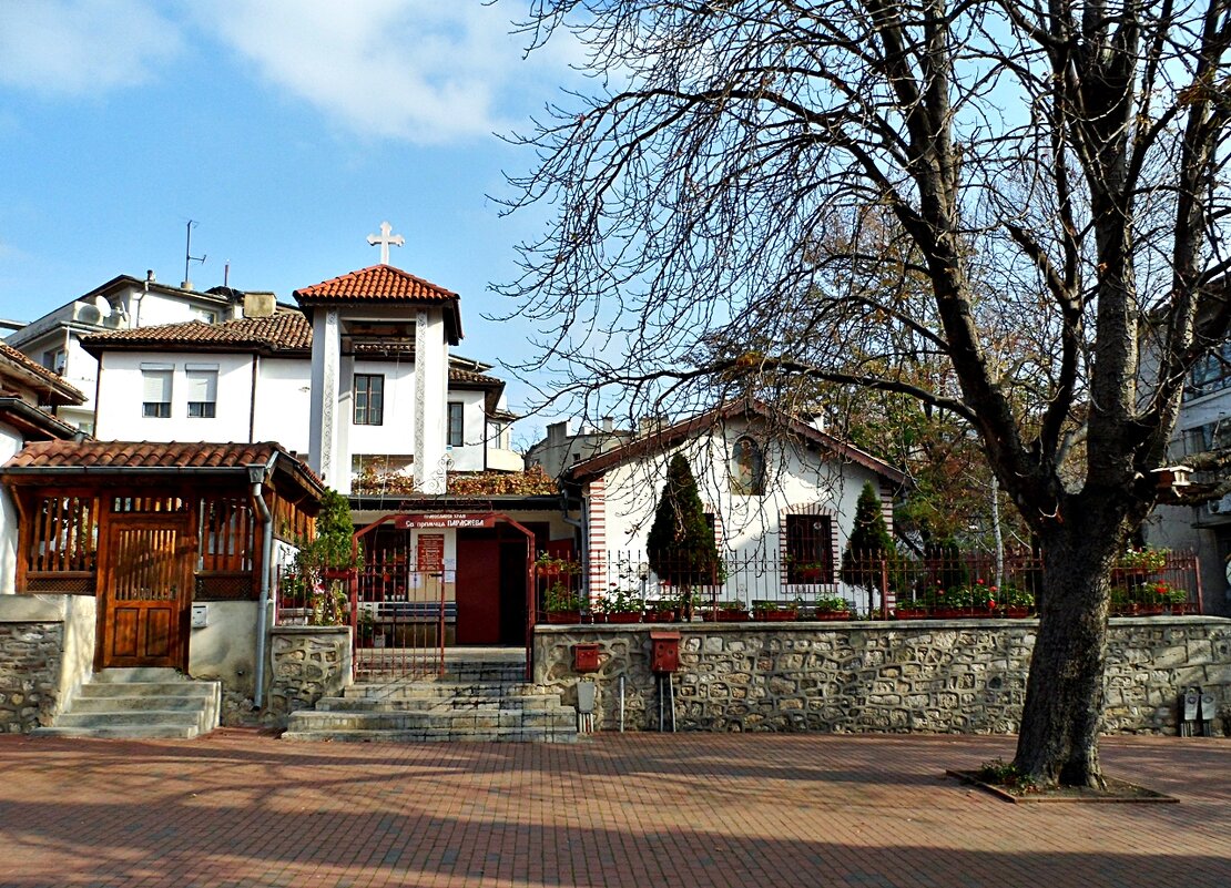 Храм "Св. Параскева"  Варна Болгария - wea *