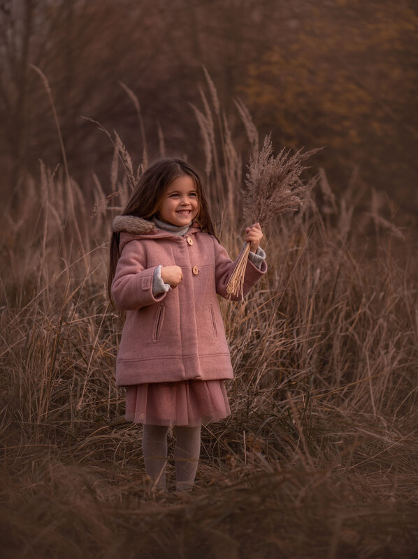 Девочка в поле - Kananphoto 
