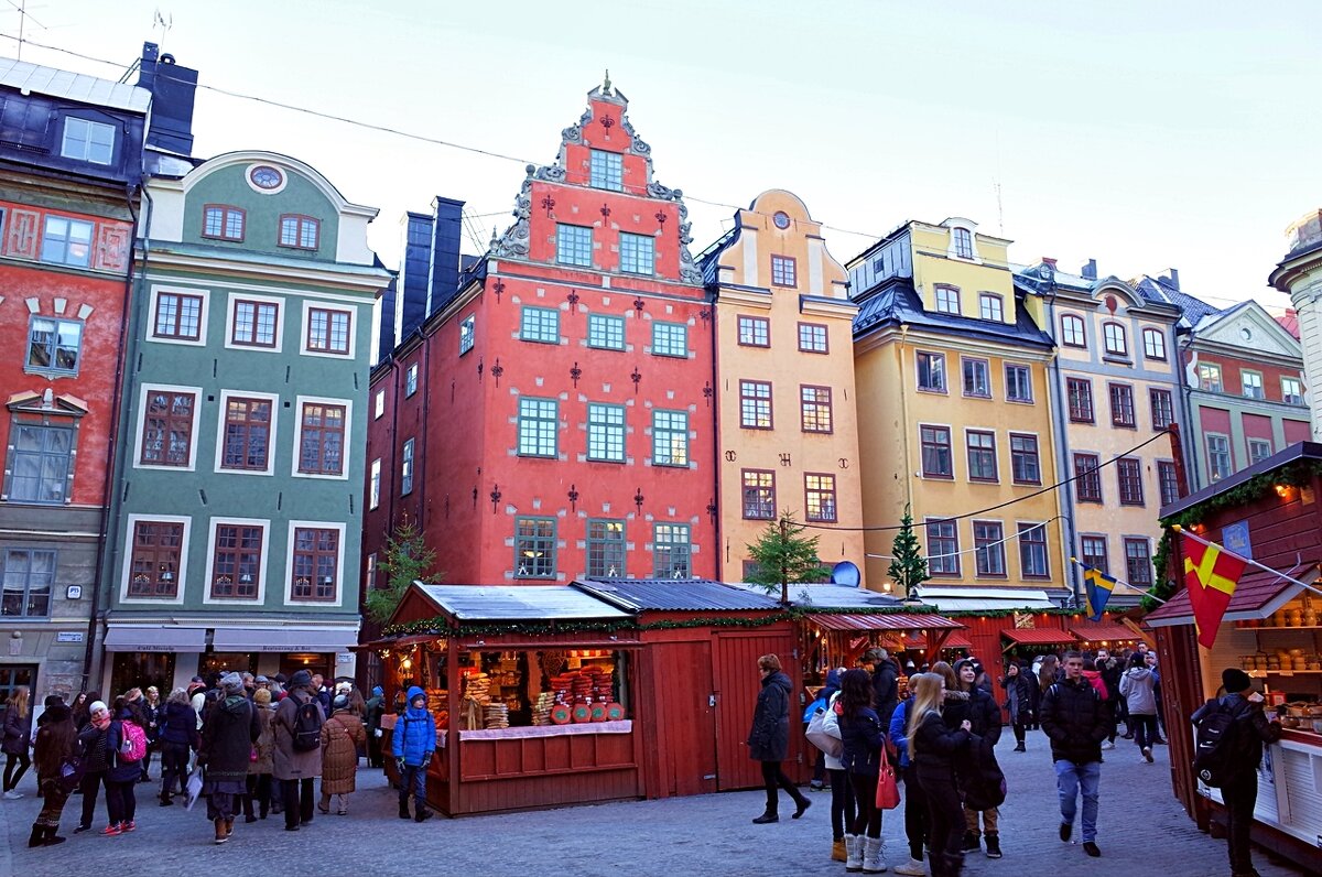 Рождественская ярмарка на площади Stortorget Стокгольм Швеция - wea *