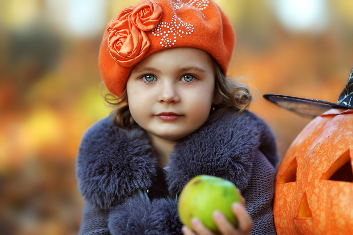 Девочка с яблоком - Talika Talika