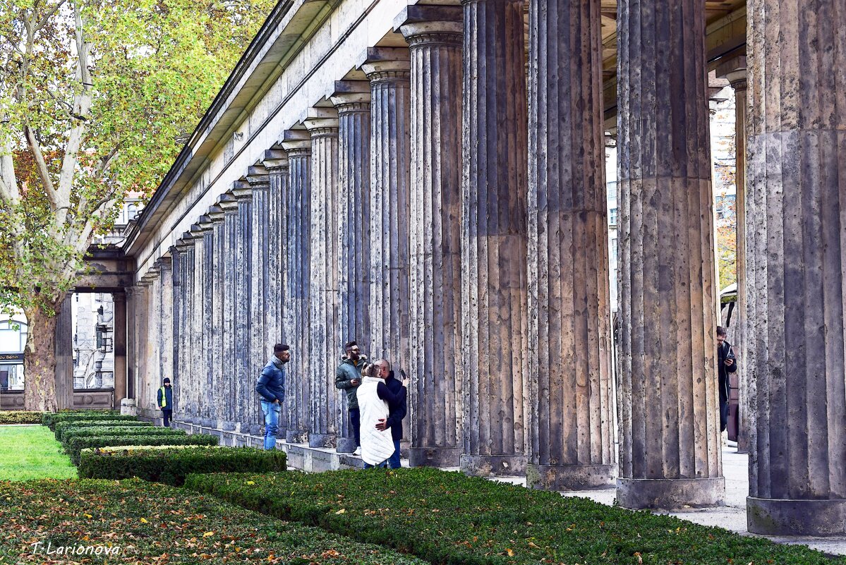Колоннада  возле Старой Национальной галлереи - Татьяна Ларионова