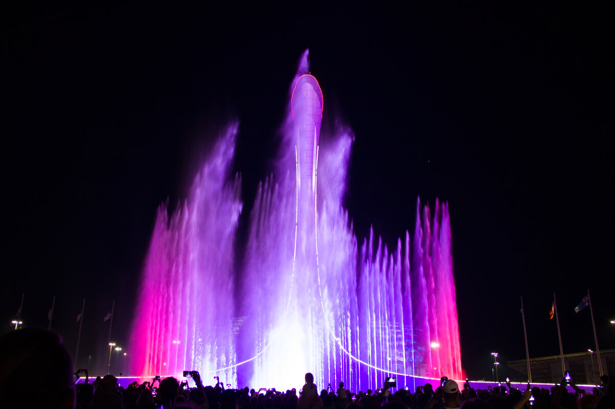 Светомузыкальный фонтан у олимпийского огня. Адлер - Andrew 