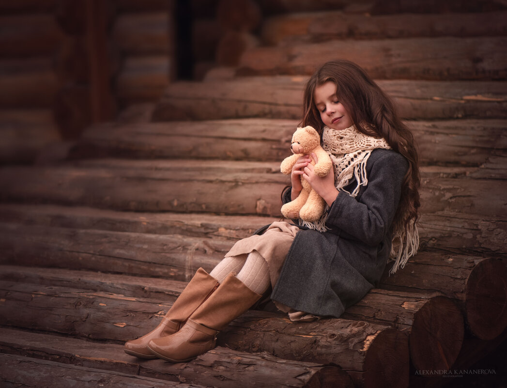 Девочка с игрушкой - Kananphoto 
