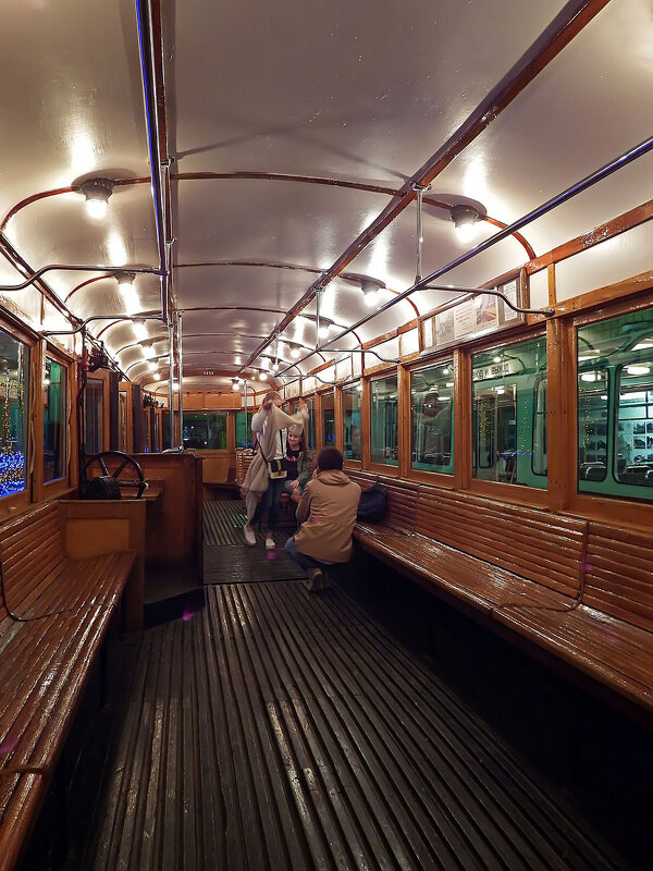 В салоне старого трамвая (Санкт-Петербург) - Ольга И