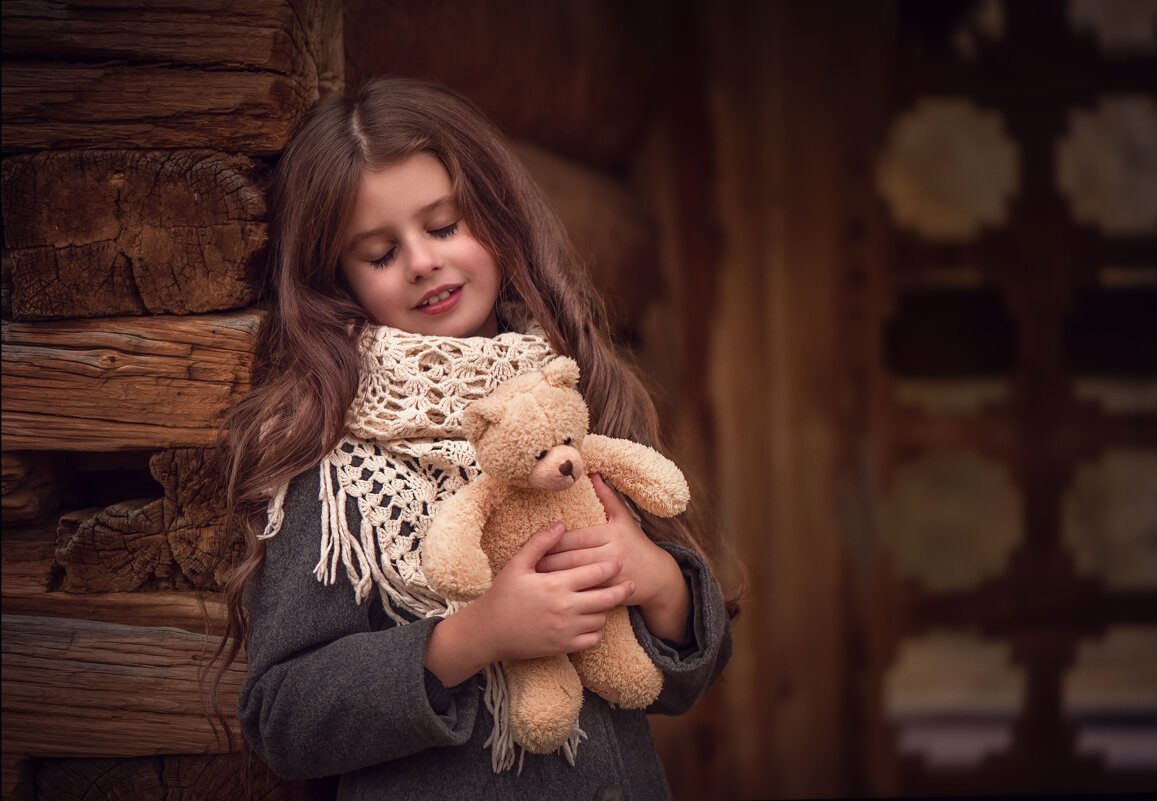 Девочка с игрушкой - Kananphoto 