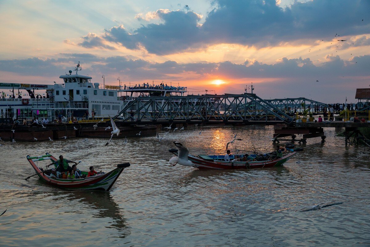 Закат в Янгоне - Евгений Печенин