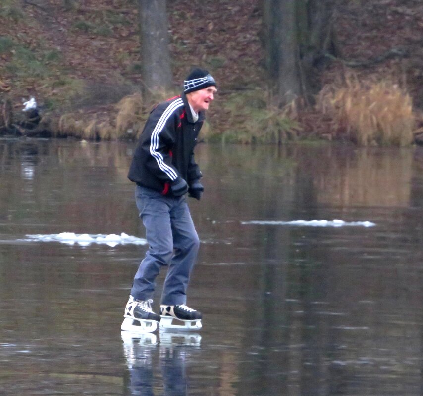 На коньках по озеру - Андрей Снегерёв