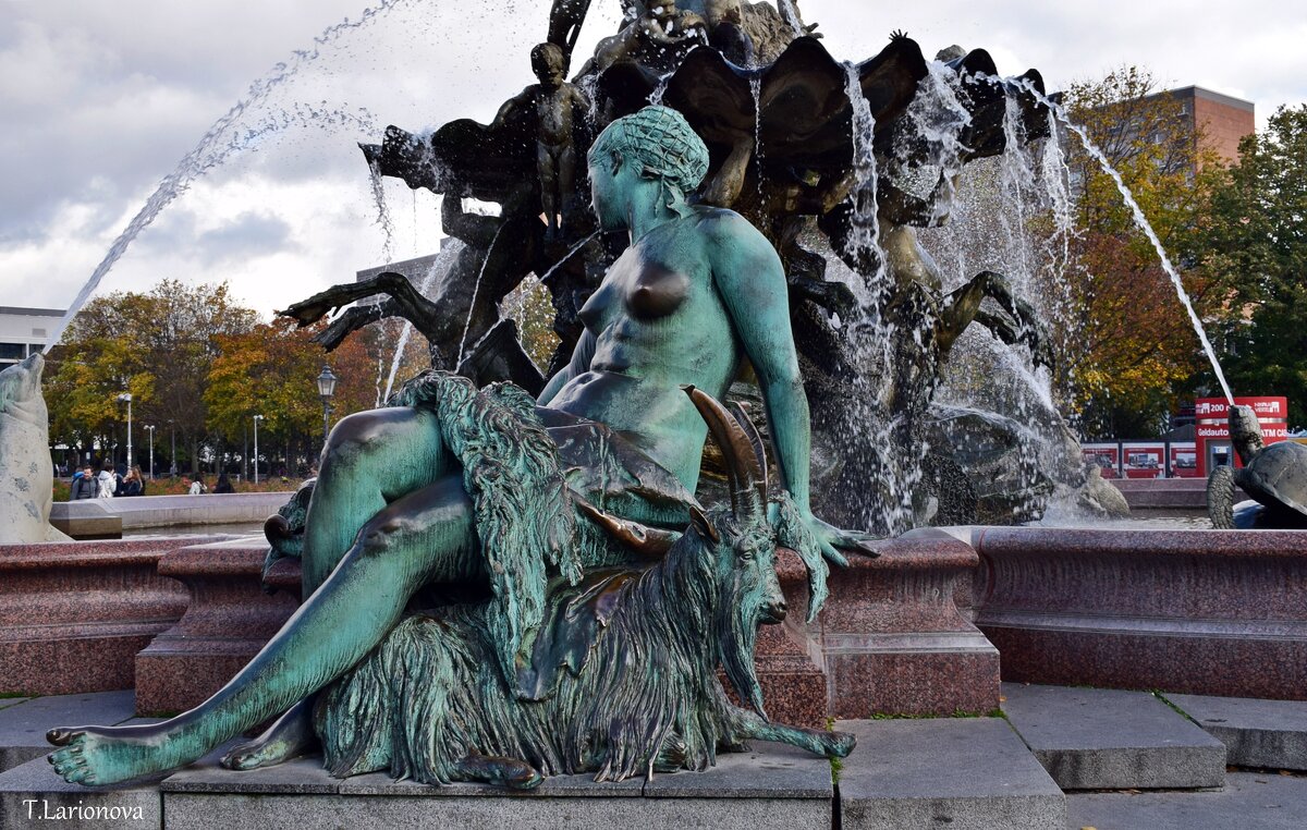 Фрагмент фонтана "Нептун", Берлин - Татьяна Ларионова