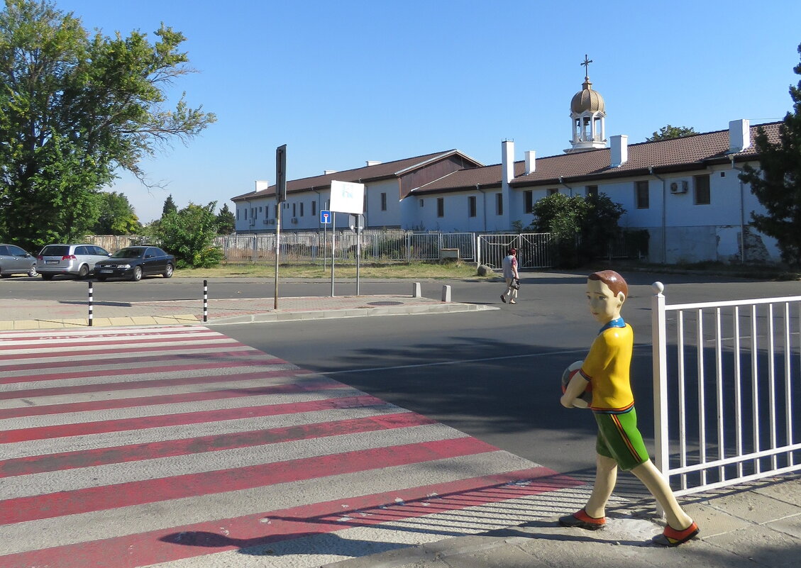 пешеходный переход  у монастыря в Поморие - ИРЭН@ .