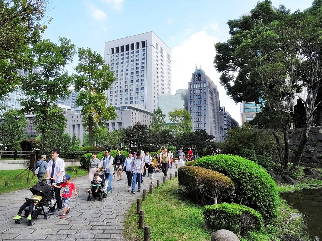 Токио, выходной в парке Хибия Hibiya Park - wea *