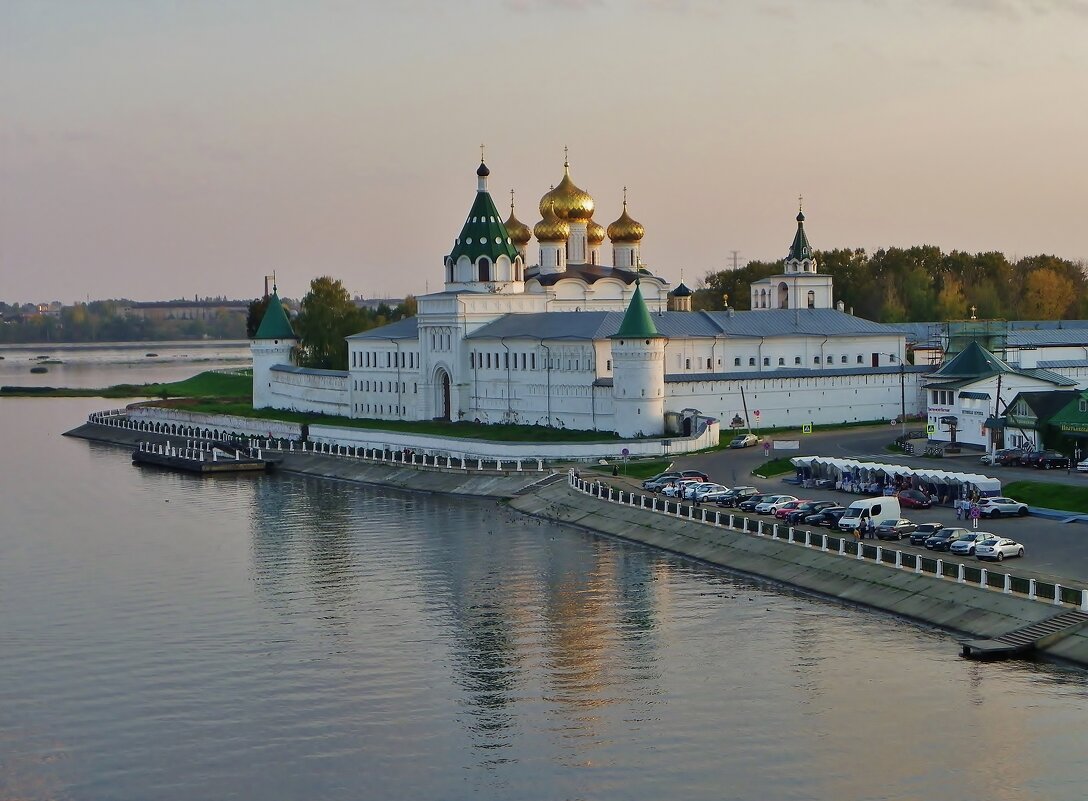 Ипатьевский монастырь на реке Костроме . - Святец Вячеслав 