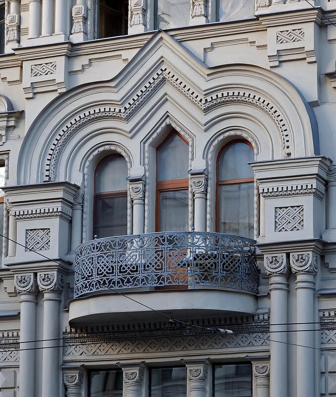 Центральное окно доходного дома А. А. Николаева (Санкт-Петербург) - Ольга И