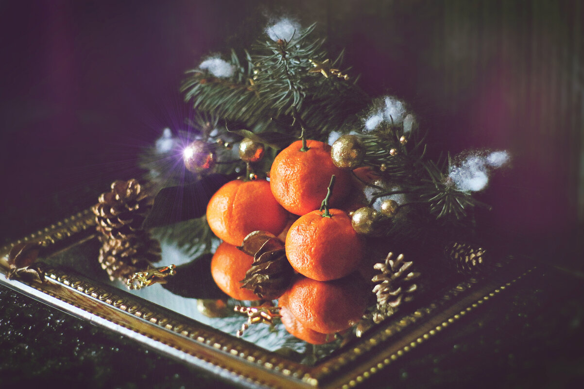 Новый год и мандарины - Нет чудеснее картины !!! И не штучку, килограмм Я гостям сегодня дам. - ALISA LISA