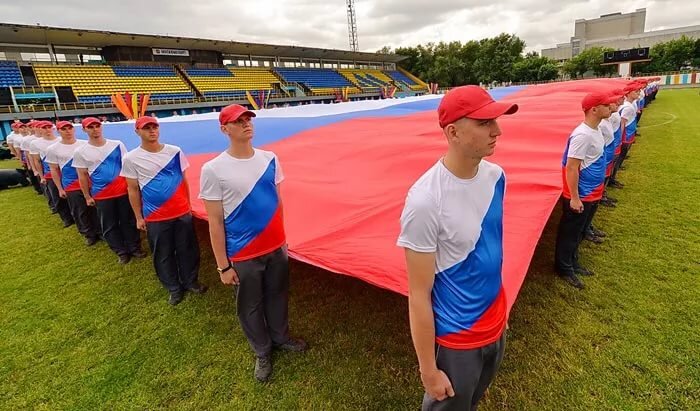 Самый большой флаг России - Валерий 