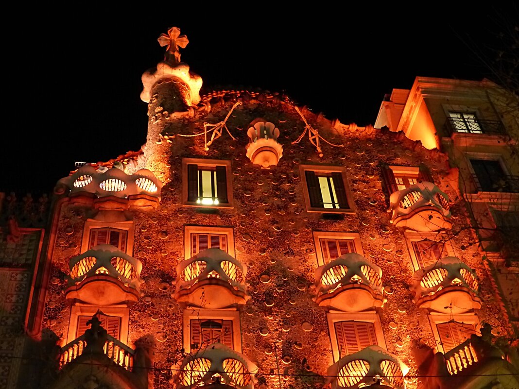 Рождественская подсветка Casa Batlló Барселона - wea *