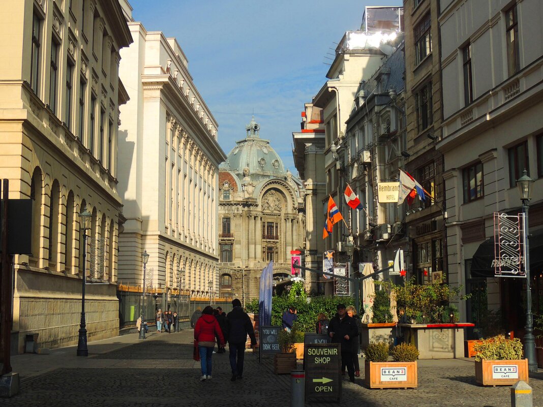 В историческом центре Бухареста - пешеходная улица Липскани - Гала 