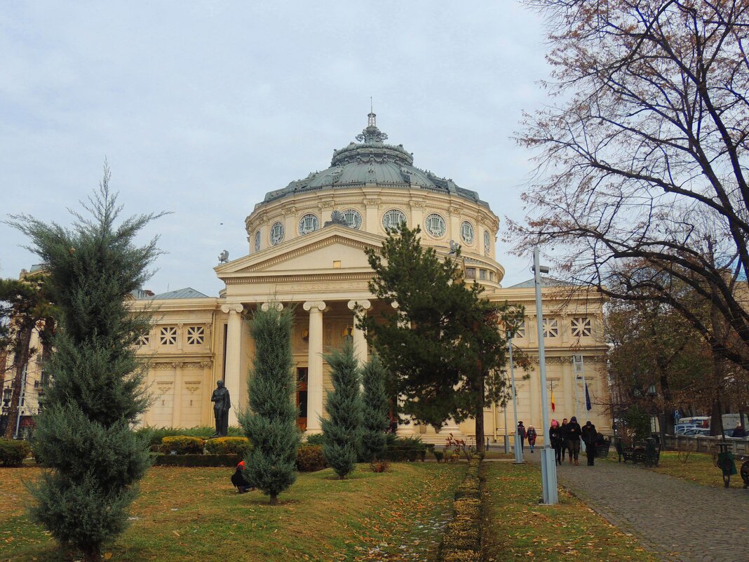 Атенаум - концертный зал  -один из  ориентиров  Бухареста - Гала 