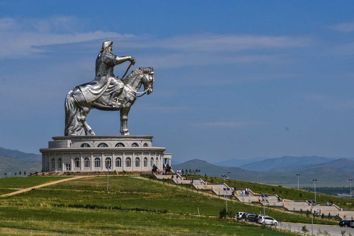 Статуя Чингисхана в Цонжин-Болдоге - Георгий А