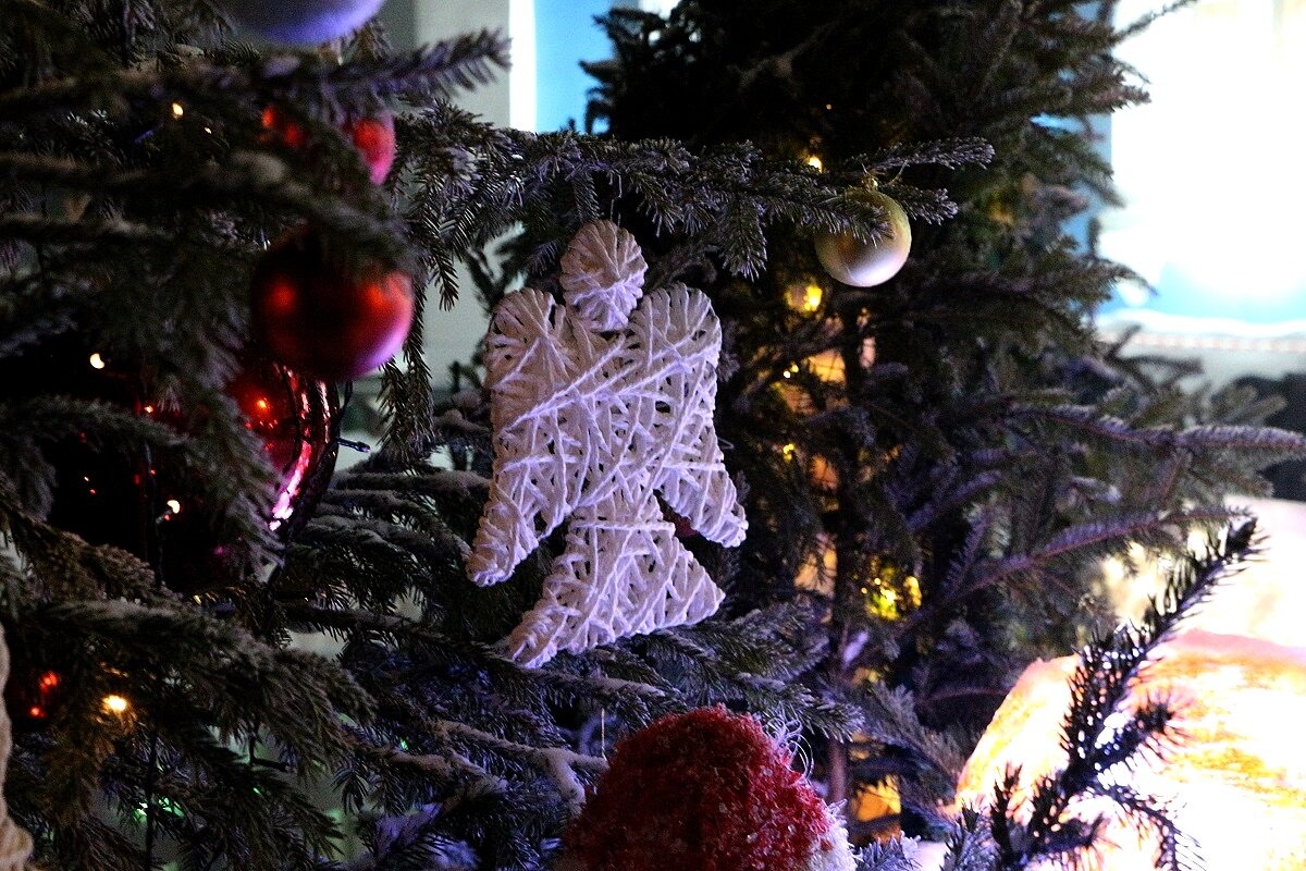 Рождественская ёлка с ангелом - Надежд@ Шавенкова