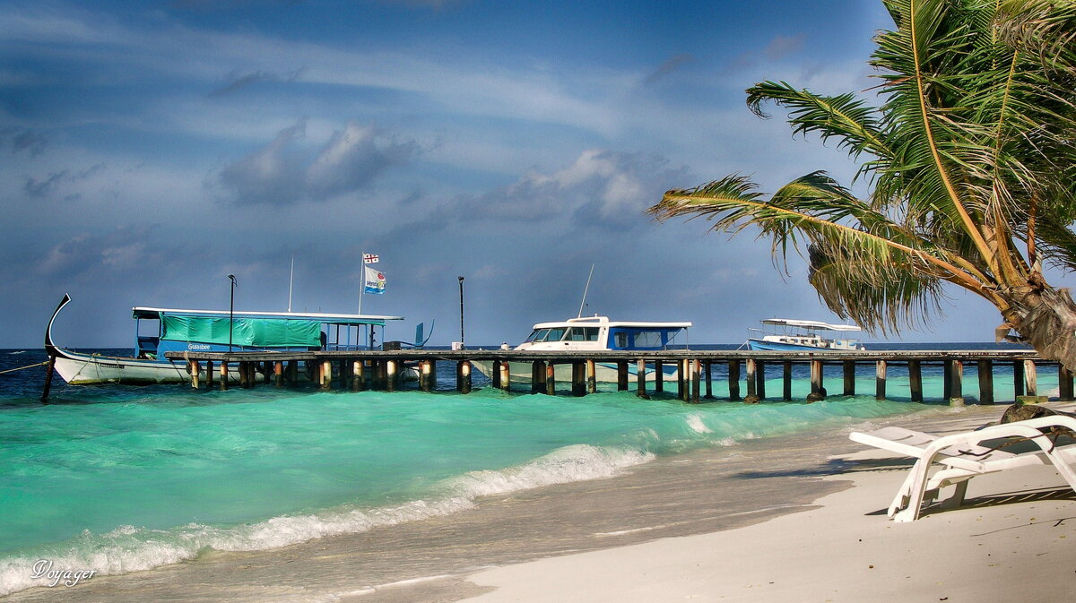 Rannalhi island. Maldives. - Voyager .