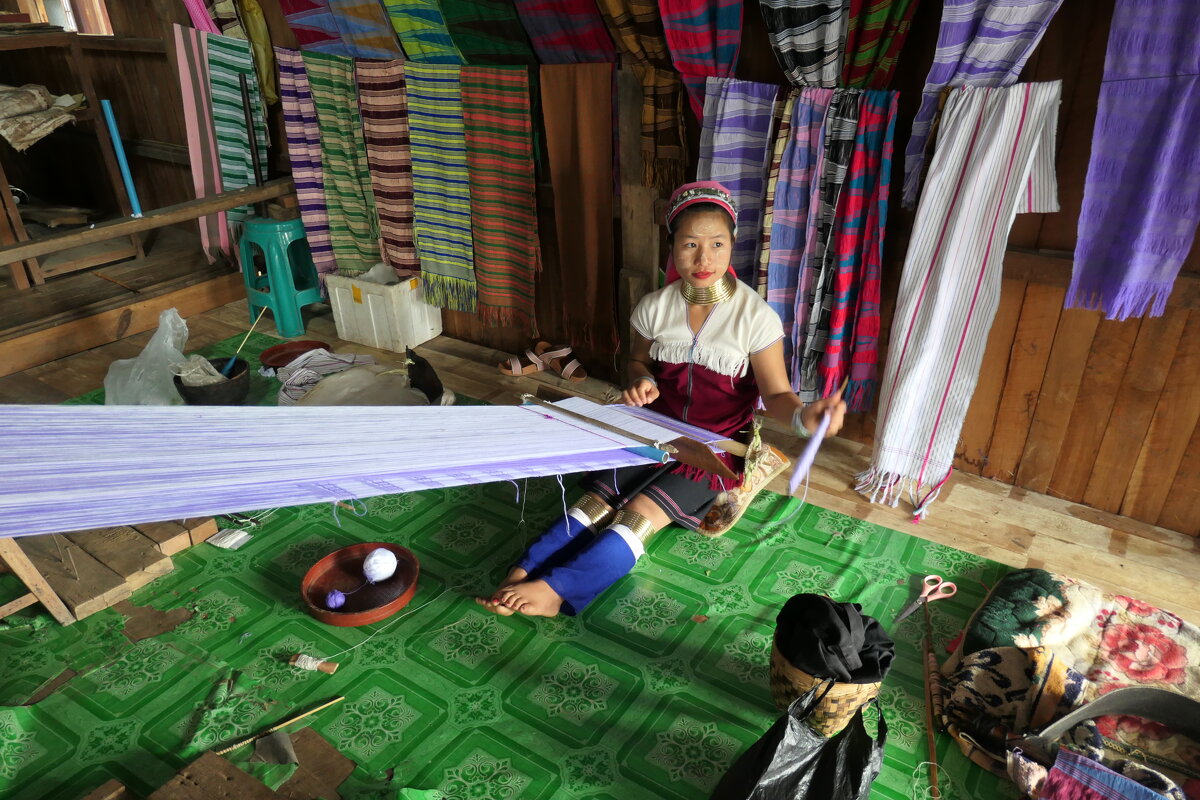 Мьянма работница за ткацким станком - Andrey Vaganov