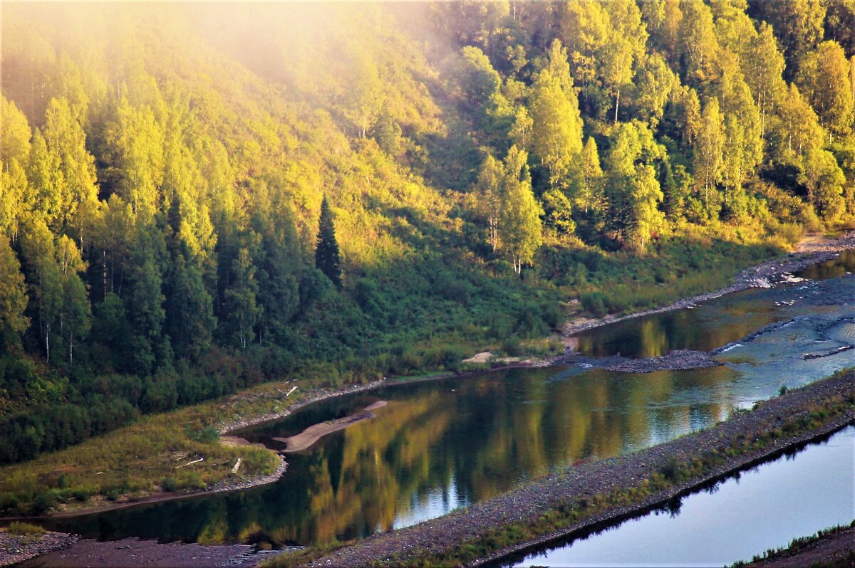 На восходе солнца в долине реки - Сергей Чиняев 
