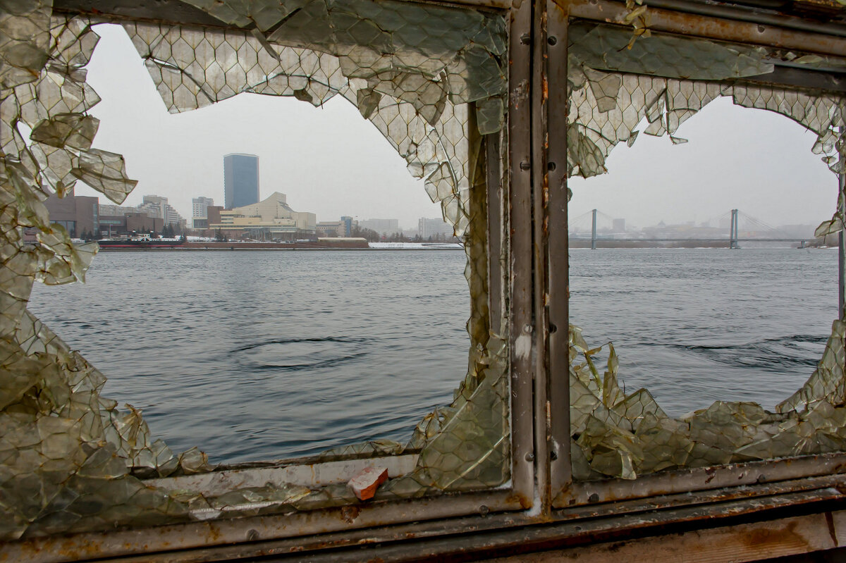 Взгляд из окна старой баржи... - Сергей Герасимов