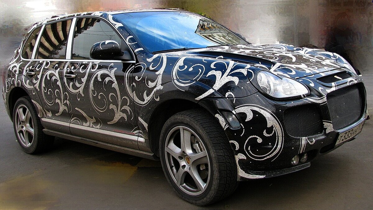 Автомобиль Porsche Cayenne украшенный 50.000 кристаллами Swarovski. - Татьяна Беляева