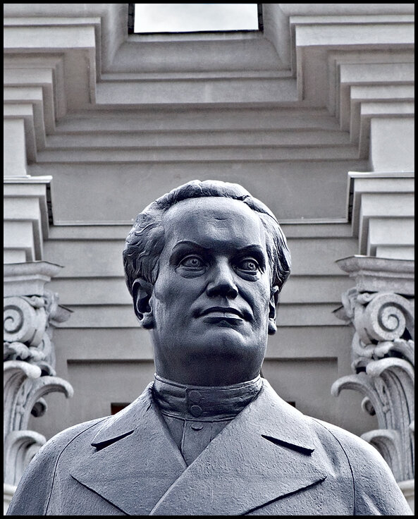 Памятник большевику - Александр Тарноградский