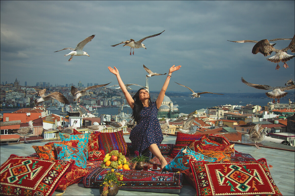 Стамбул, девушка, Босфор, чайки :: Ирина Лепнёва – Социальная сеть ФотоКто