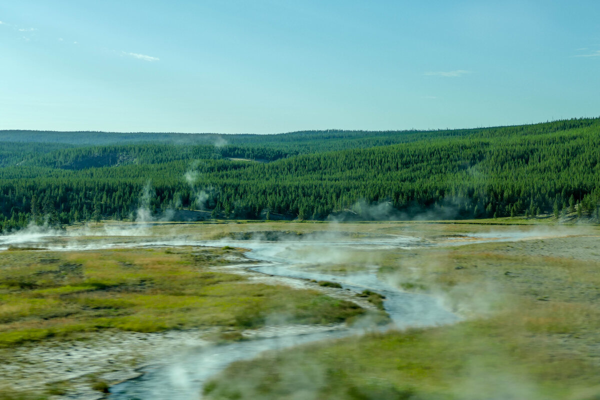 На пути к Norris Geiser Basin (поля гейзеров Norris), штат Вайоминг - Юрий Поляков