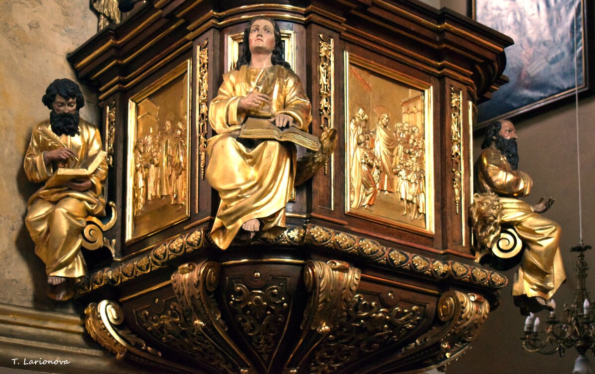 Внутри  Базилики Вознесения Богородицы и св. Иоанна Крестителя - Татьяна Ларионова