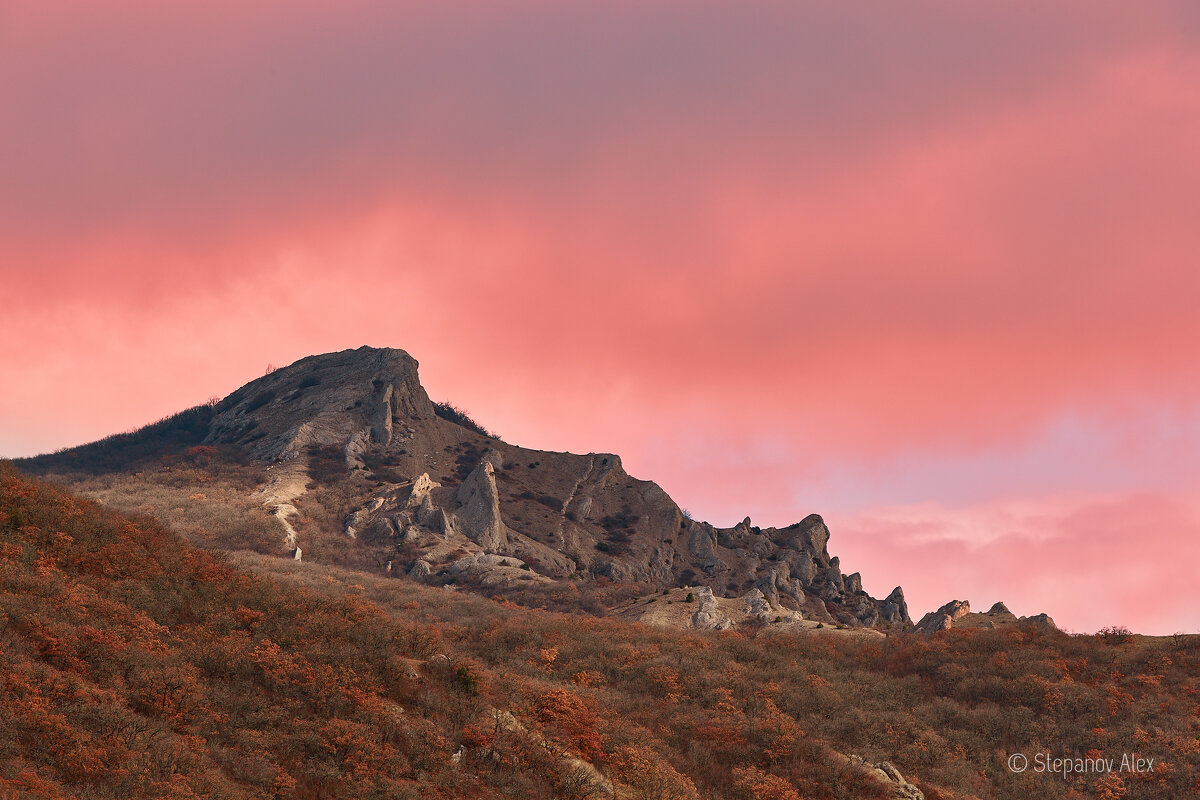 Оранжевые облака в горах - Александр Степанов
