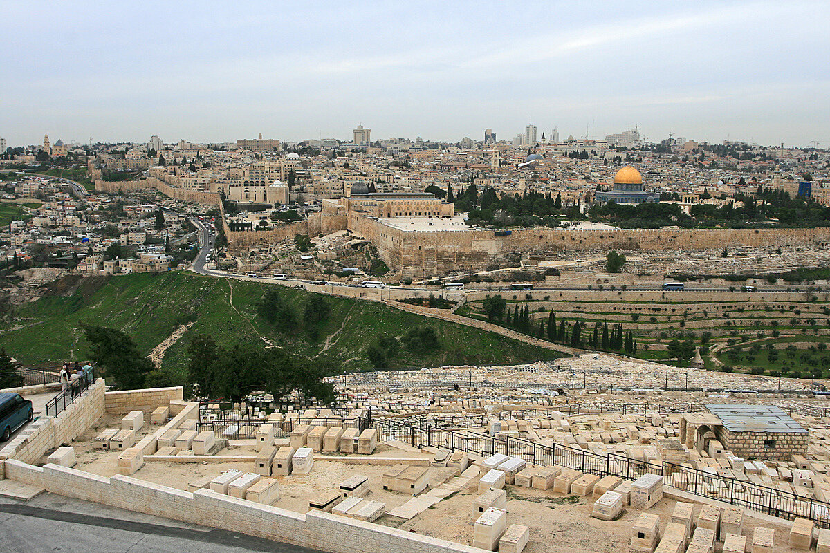Иерусалим. Вид на Старый город и кладбище с Элеонской горы. - Зуев Геннадий 