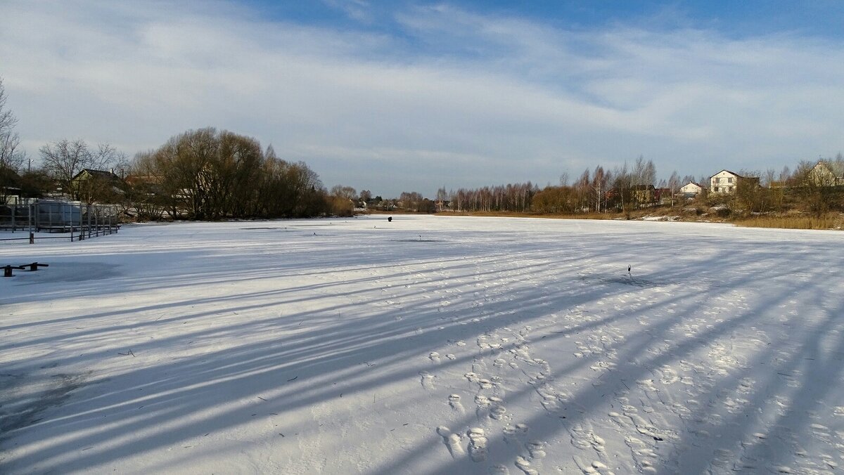 Следы отважных рыбаков на тонком льду озера - Милешкин Владимир Алексеевич 