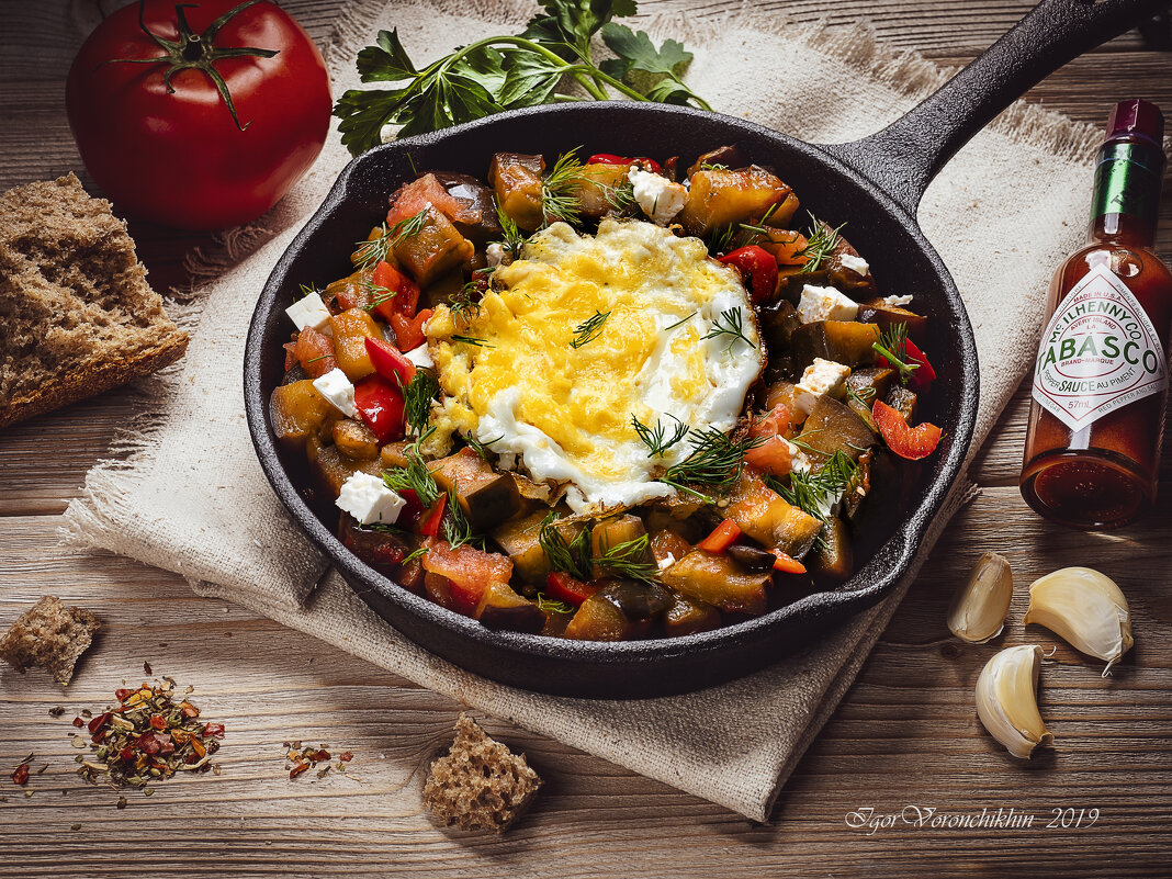 Fried eggs with vegetables and Tabasco sauce - Igor Voronchikhin