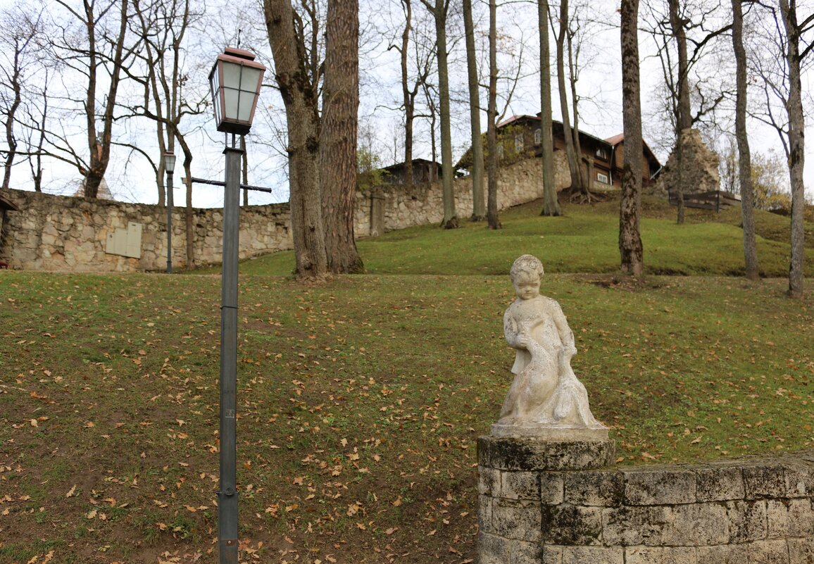 Парк у Цесисского замка - Ольга 
