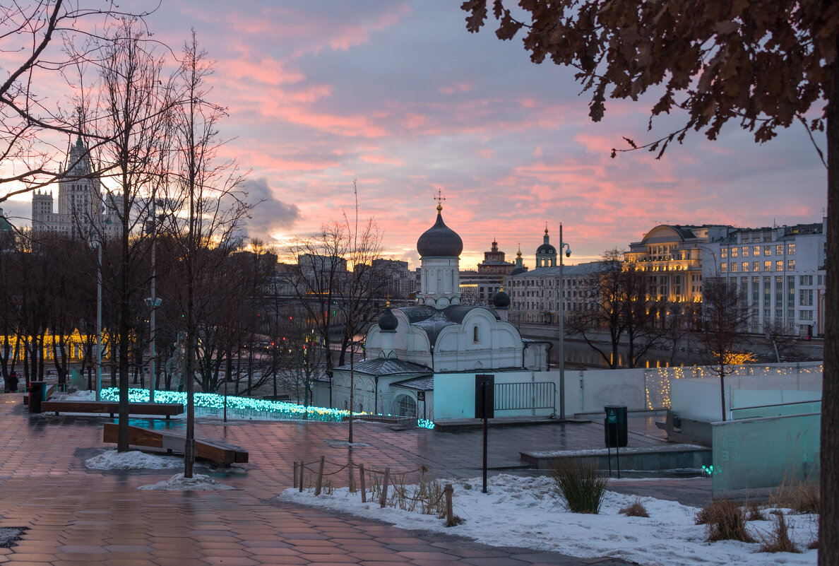 Парк Зарядье церкви