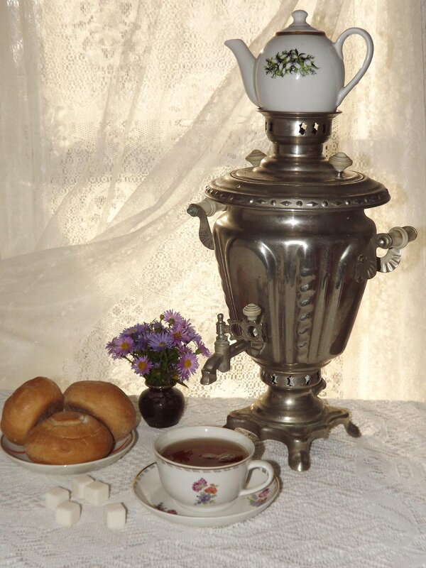 Горячий чай из самовара обычай старый на Руси! - Нина Андронова