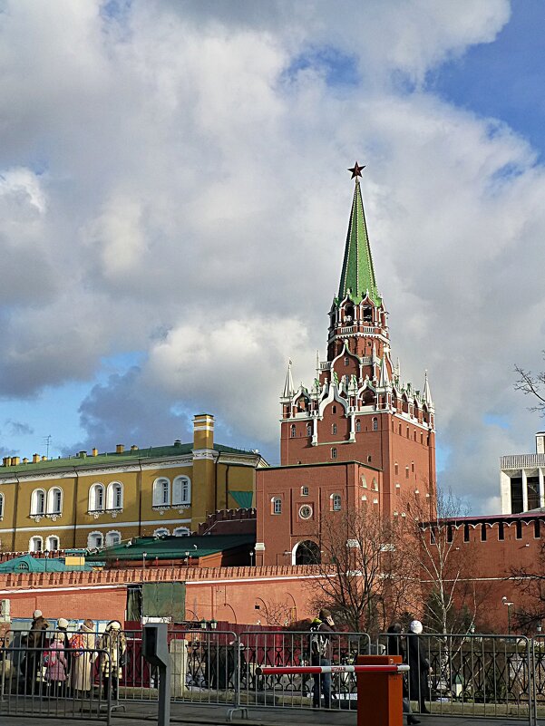 Троицкая башня Московского Кремля - Лидия Бусурина
