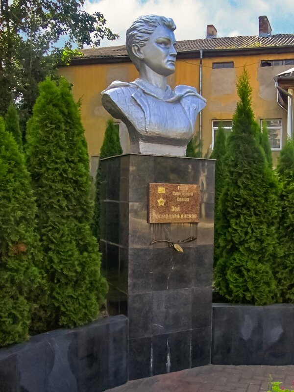 Памятник-бюст Зои Космодемьянской - Сергей Карачин