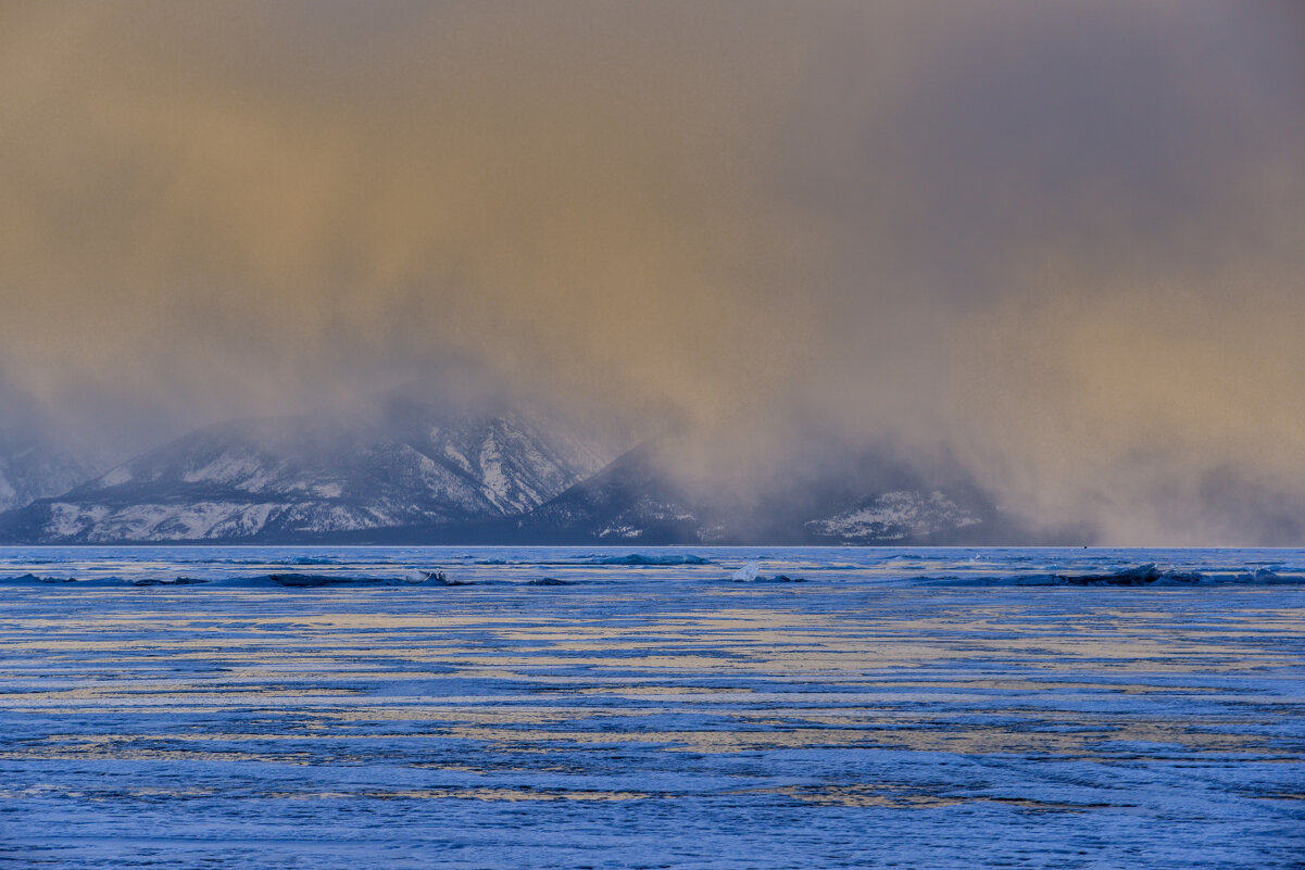 типичный туманный пейзаж на Байкале - Георгий А