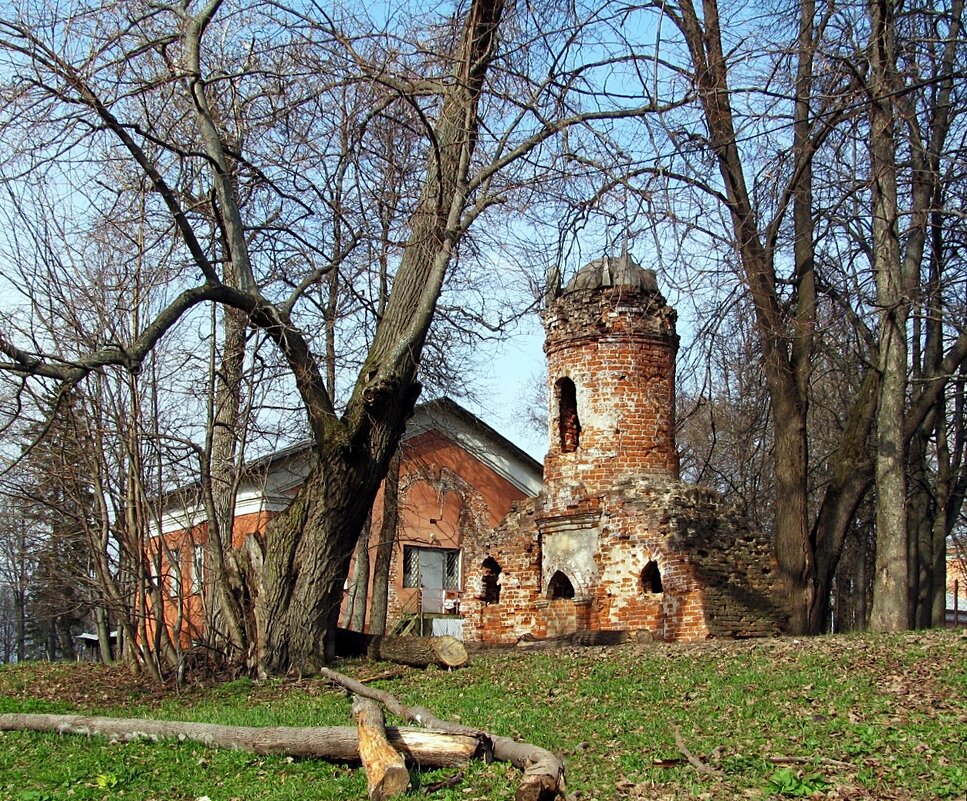 Усадьба Ольгово. Башня парадных ворот и жилой флигель - Евгений Кочуров