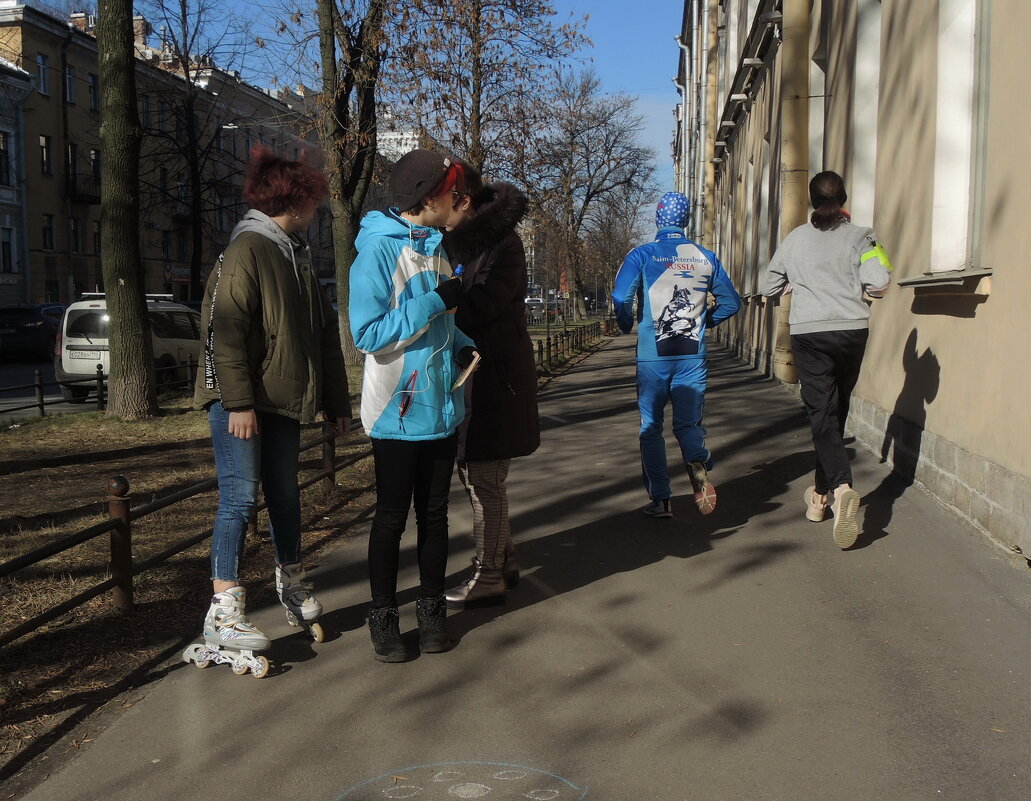 Солнечный Петербург:"Пришли девчонки,стоят в сторонке" - sv.kaschuk 