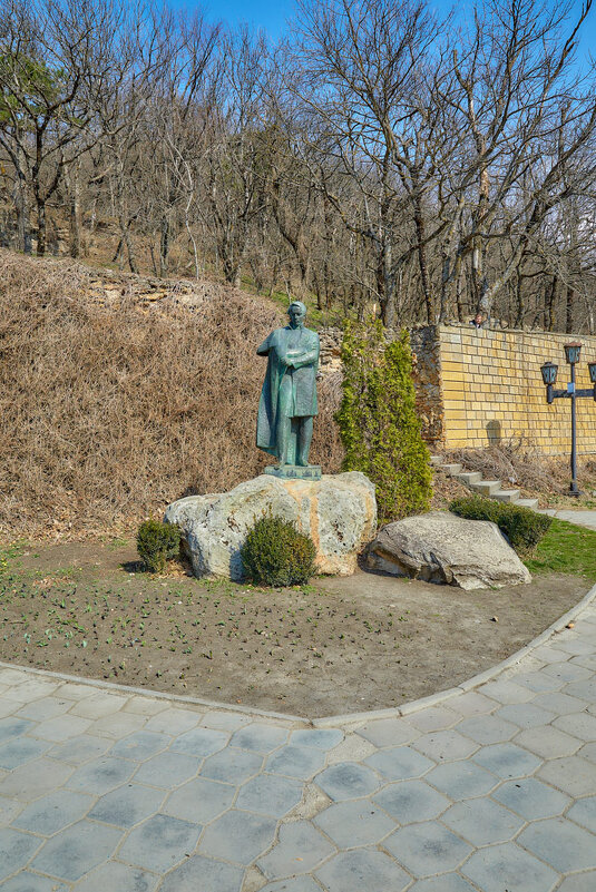 Железноводск. Парк отдыха. Памятник поэту. 8 марта - Николай Николенко